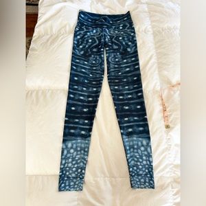 Waterlust whale shark leggings
